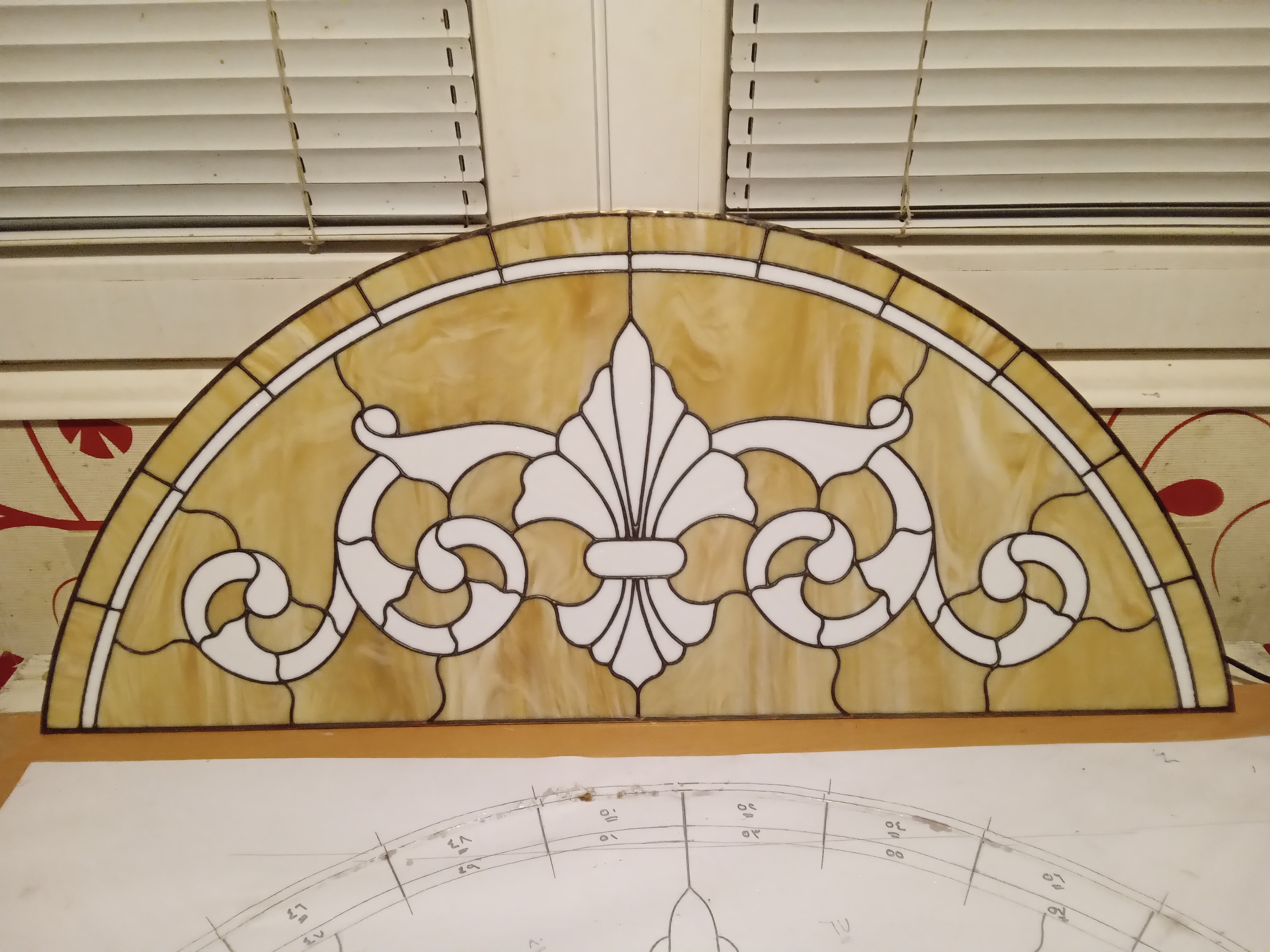 Panel Model 513 Regal Fleur stained glass detail